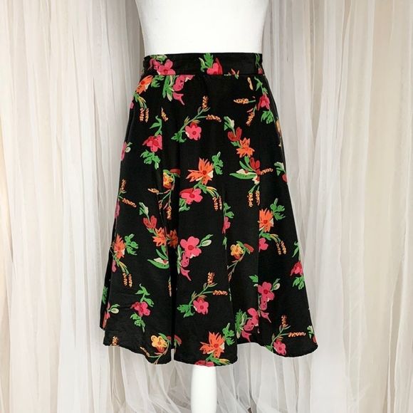 the Avenue collection Dresses & Skirts - The Avenue Collection Vintage black floral silk skirt